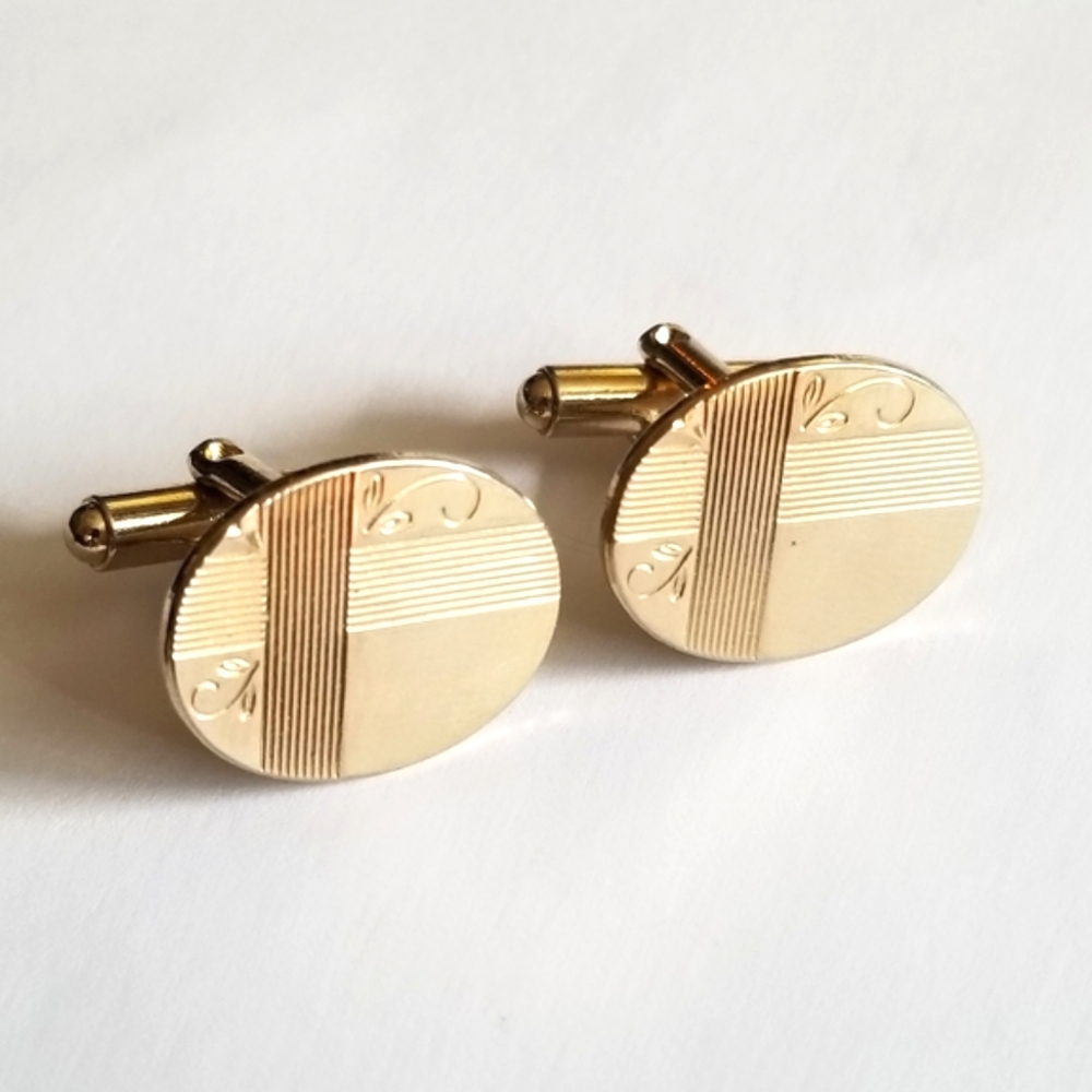 Vintage cufflinks gold tone oval etched design cuff links